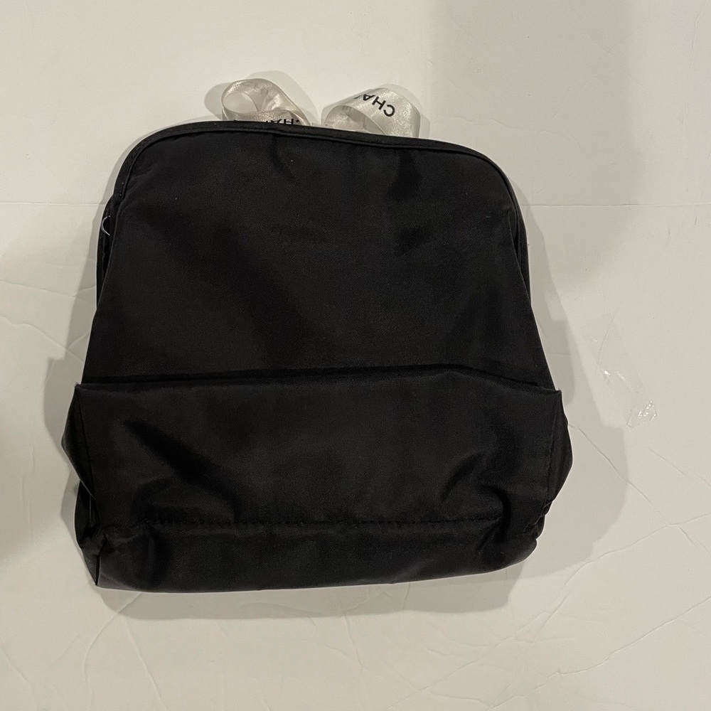 💯 Chanel Makeup Bag - Picture 4 of 12